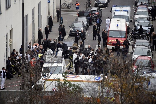 Suspects identified in attack on French newspaper  - ảnh 1